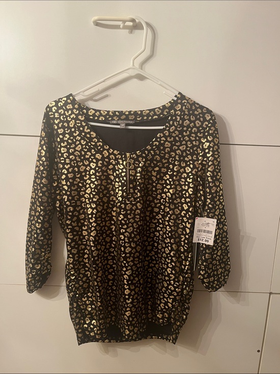 Daisy Fuentes Tops - Daisy Fuentes Black Top with Gold Metallic Leopard Print